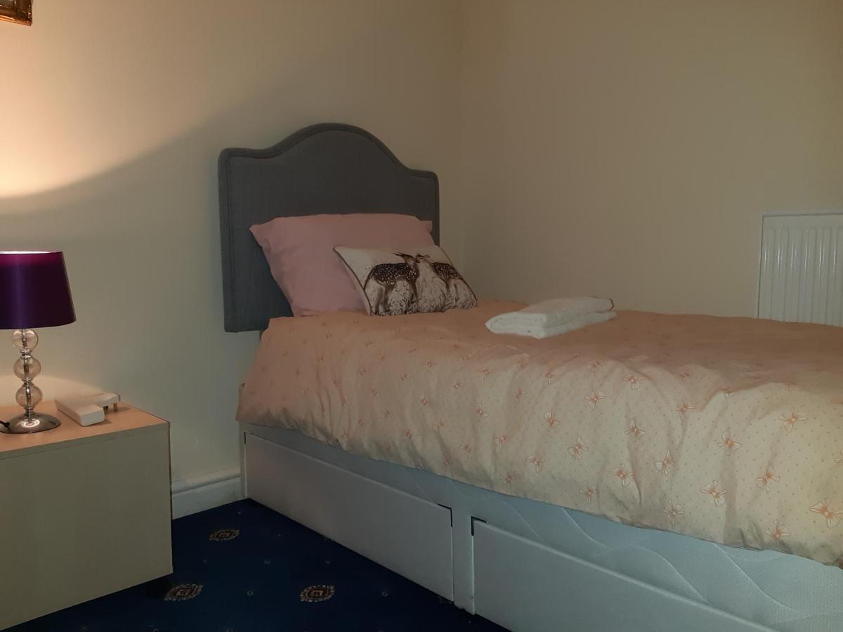 Phoenix Nights Guest House Barrow-in-Furness Exterior foto